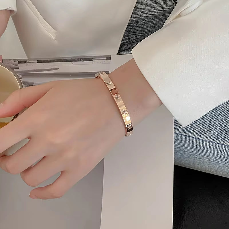 2024 New Trendy Crystal Love Bangles Cubic Zirconia Bracelets Couple Luxuxy Jewelry Stainless Steel Bangles for Women Gift Sl295