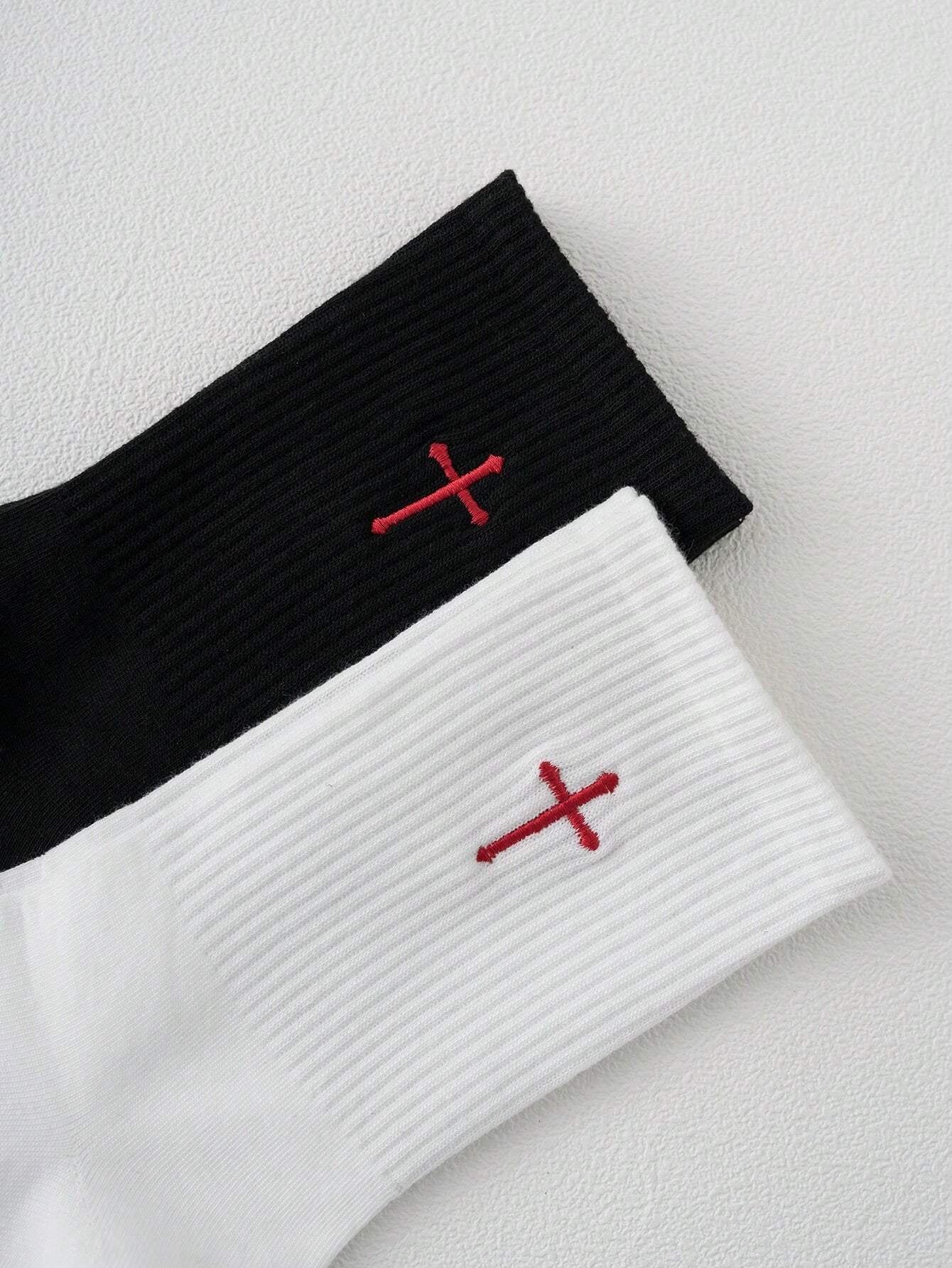 2Pairs Men Cross Embroidered Crew Socks